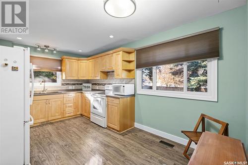 1306 Jackson Avenue, Saskatoon, SK - Indoor Photo Showing Kitchen