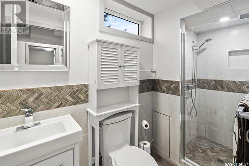 1306 Jackson Avenue, Saskatoon, SK - Indoor Photo Showing Bathroom