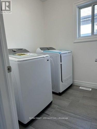 3883 Auckland Avenue, London, ON - Indoor Photo Showing Laundry Room