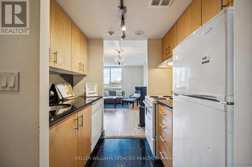 821 - 2737 Keele Street, Toronto, ON - Indoor Photo Showing Kitchen