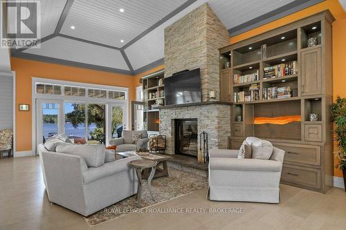 326 Spithead Road W, Frontenac Islands (The Islands), ON - Indoor Photo Showing Living Room With Fireplace