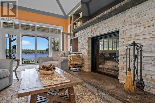 326 Spithead Road W, Frontenac Islands (The Islands), ON - Indoor Photo Showing Living Room With Fireplace