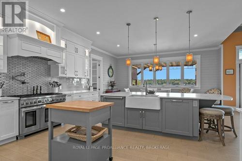 326 Spithead Road W, Frontenac Islands (The Islands), ON - Indoor Photo Showing Kitchen With Upgraded Kitchen