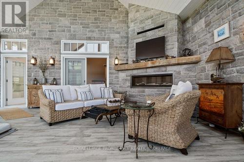 326 Spithead Road W, Frontenac Islands (The Islands), ON - Indoor Photo Showing Living Room With Fireplace