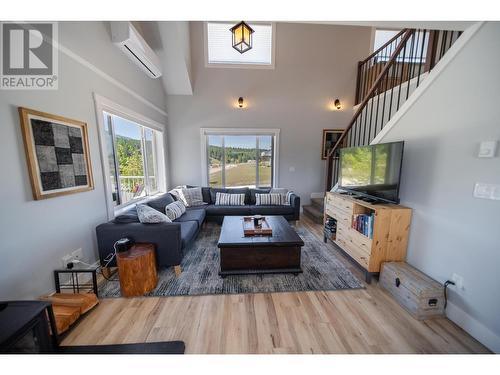 6324 Laurier Avenue Unit# 18, Wardner, BC - Indoor Photo Showing Living Room