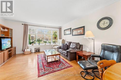 315 Forde Crescent, King, ON - Indoor Photo Showing Living Room