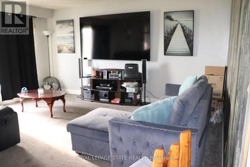 701 Limeridge Road E, Hamilton, ON - Indoor Photo Showing Living Room