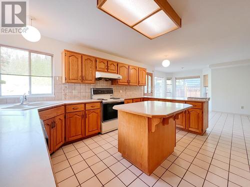 2492 Bendale Road, North Vancouver, BC - Indoor Photo Showing Kitchen