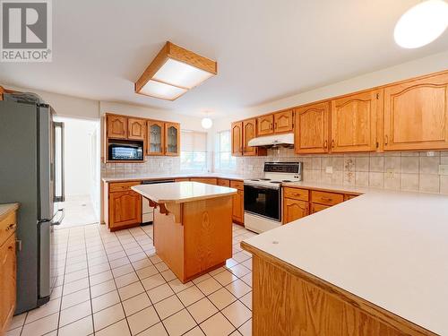 2492 Bendale Road, North Vancouver, BC - Indoor Photo Showing Kitchen