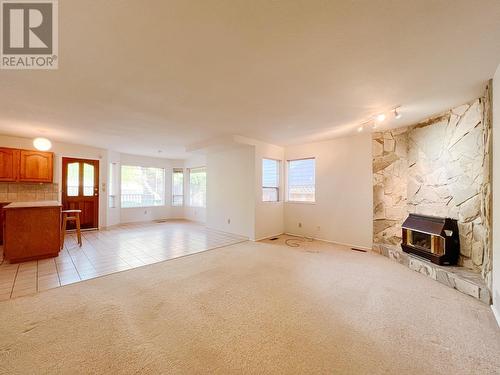 2492 Bendale Road, North Vancouver, BC - Indoor Photo Showing Other Room With Fireplace