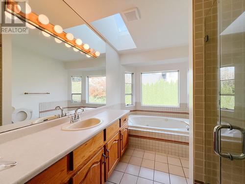 2492 Bendale Road, North Vancouver, BC - Indoor Photo Showing Bathroom