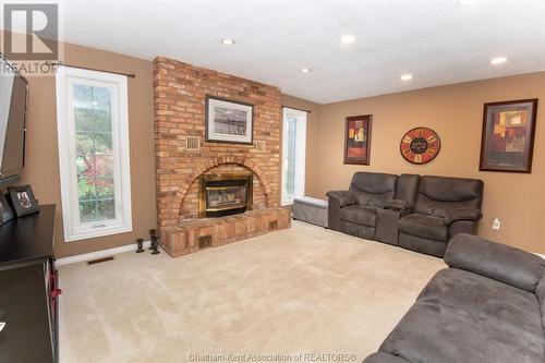 12791 Smoke Line, Thamesville, ON - Indoor Photo Showing Living Room With Fireplace