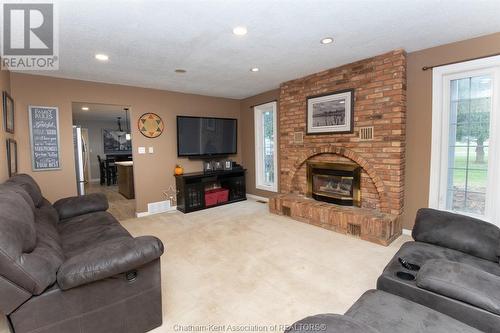 12791 Smoke Line, Thamesville, ON - Indoor Photo Showing Living Room With Fireplace