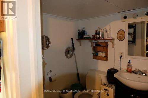 527 Front Street, Quinte West, ON - Indoor Photo Showing Bathroom