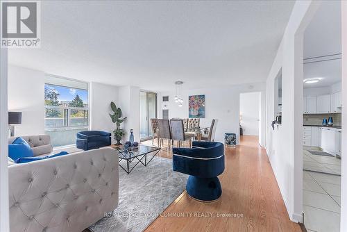 408 - 60 Inverlochy Boulevard, Markham, ON - Indoor Photo Showing Living Room