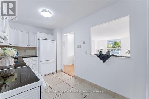 408 - 60 Inverlochy Boulevard, Markham, ON - Indoor Photo Showing Kitchen