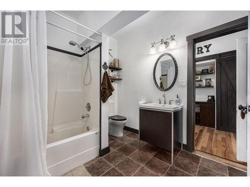 253 Royal Avenue, Kamloops, BC - Indoor Photo Showing Bathroom