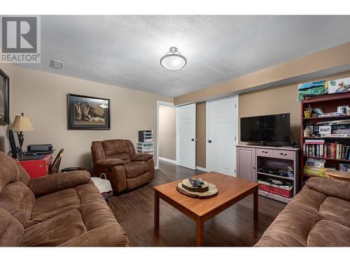 253 Royal Avenue, Kamloops, BC - Indoor Photo Showing Living Room