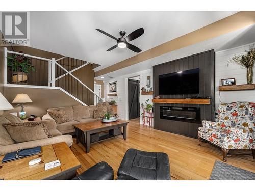 253 Royal Avenue, Kamloops, BC - Indoor Photo Showing Living Room