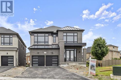 2 Bunn Court, Aurora, ON - Outdoor With Facade