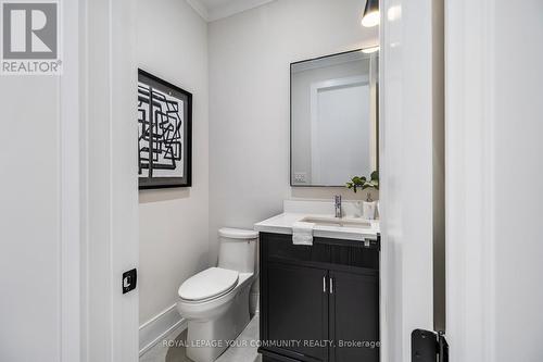 2 Bunn Court, Aurora, ON - Indoor Photo Showing Bathroom