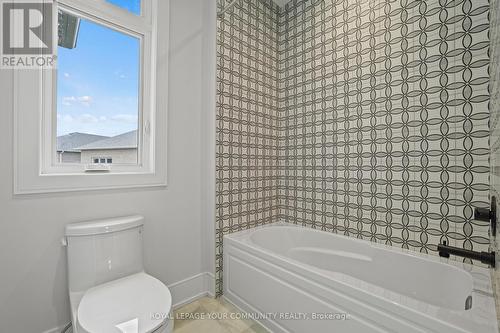 2 Bunn Court, Aurora, ON - Indoor Photo Showing Bathroom