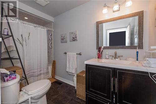 975 5Th Avenue A W, Owen Sound, ON - Indoor Photo Showing Bathroom