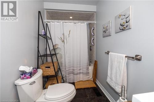 975 5Th Avenue A W, Owen Sound, ON - Indoor Photo Showing Bathroom