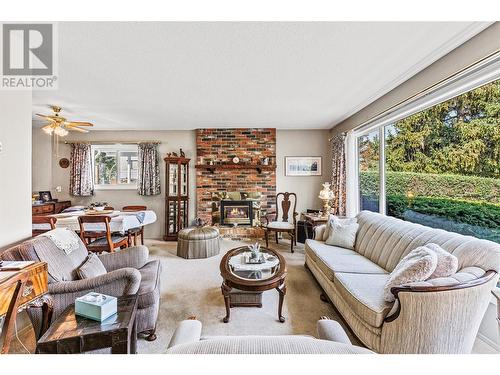 1405 Alder Street, Creston, BC - Indoor Photo Showing Living Room With Fireplace