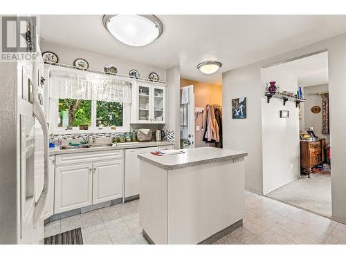 1405 Alder Street, Creston, BC - Indoor Photo Showing Kitchen