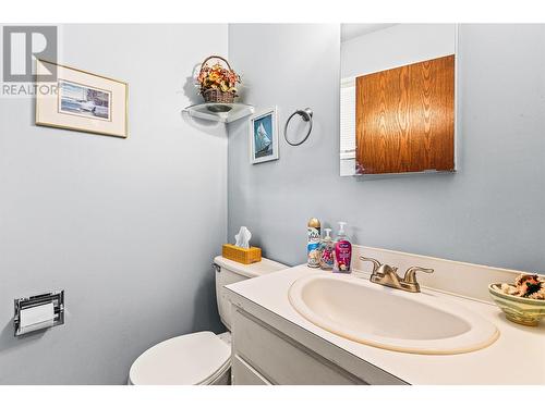 1405 Alder Street, Creston, BC - Indoor Photo Showing Bathroom