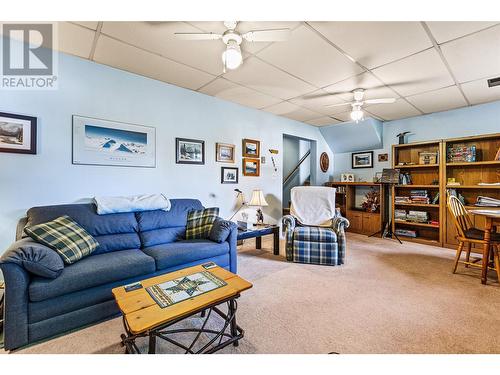 1405 Alder Street, Creston, BC - Indoor Photo Showing Living Room