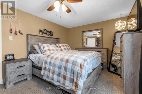 98 Memorial Avenue, Hamilton, ON - Indoor Photo Showing Bedroom