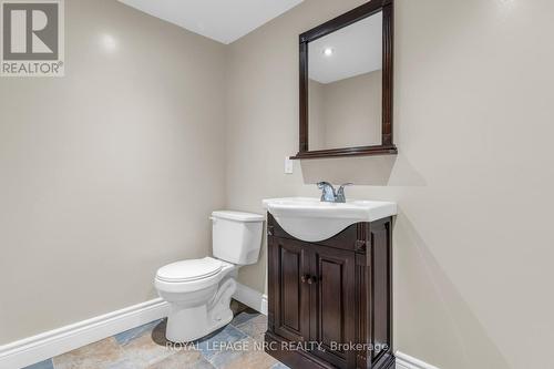 98 Memorial Avenue, Hamilton, ON - Indoor Photo Showing Bathroom