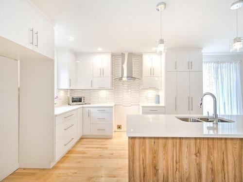 Kitchen - 326 Rue Hepworth, Montréal (Lasalle), QC - Indoor Photo Showing Kitchen With Double Sink With Upgraded Kitchen