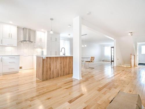 Kitchen - 326 Rue Hepworth, Montréal (Lasalle), QC - Indoor Photo Showing Kitchen With Upgraded Kitchen