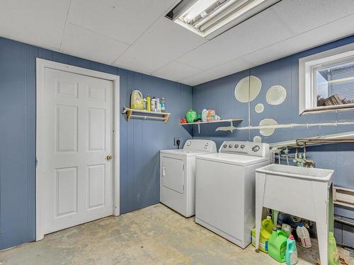 Salle de lavage - 500 Rue Des Plaines-Rouges, Québec (La Haute-Saint-Charles), QC - Indoor Photo Showing Laundry Room