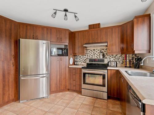 Cuisine - 40 Rue Du Mistral, Sainte-Catherine-De-La-Jacques-Cartier, QC - Indoor Photo Showing Kitchen