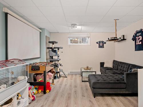 Salle familiale - 40 Rue Du Mistral, Sainte-Catherine-De-La-Jacques-Cartier, QC - Indoor