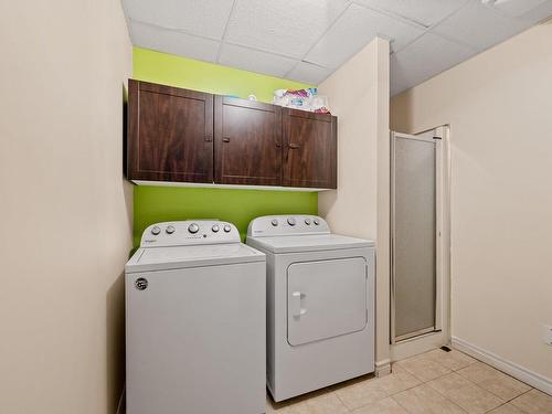 Salle de lavage - 40 Rue Du Mistral, Sainte-Catherine-De-La-Jacques-Cartier, QC - Indoor Photo Showing Laundry Room