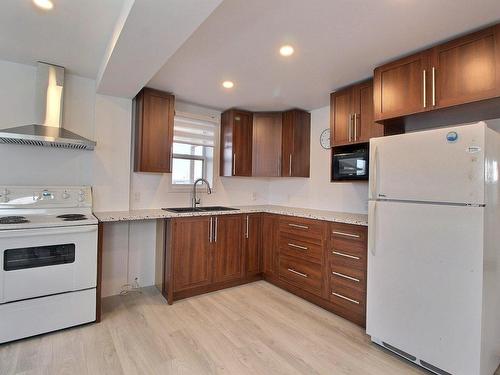 Kitchen - 961 1Er-Et-10E Rang, Sainte-Germaine-Boulé, QC - Indoor Photo Showing Kitchen With Double Sink