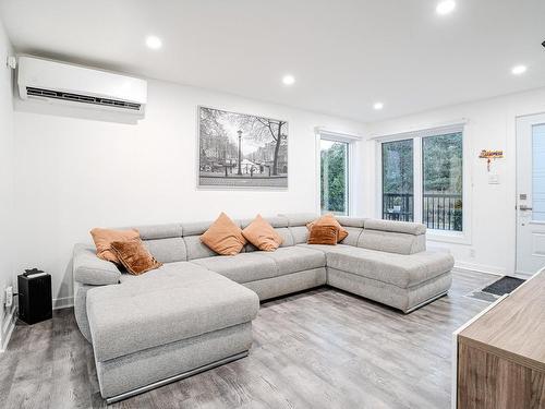 Salon - 905  - 105 Rue Longtin, Saint-Jacques-Le-Mineur, QC - Indoor Photo Showing Living Room