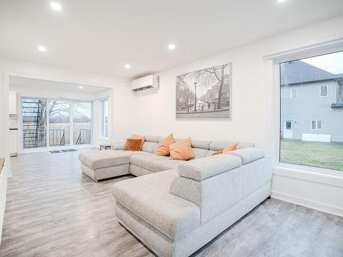 Salon - 905  - 105 Rue Longtin, Saint-Jacques-Le-Mineur, QC - Indoor Photo Showing Living Room