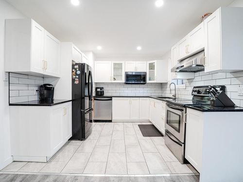 Cuisine - 905  - 105 Rue Longtin, Saint-Jacques-Le-Mineur, QC - Indoor Photo Showing Kitchen With Upgraded Kitchen