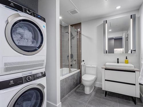 Salle de bains - 3101-720 Rue St-Jacques, Montréal (Ville-Marie), QC - Indoor Photo Showing Laundry Room