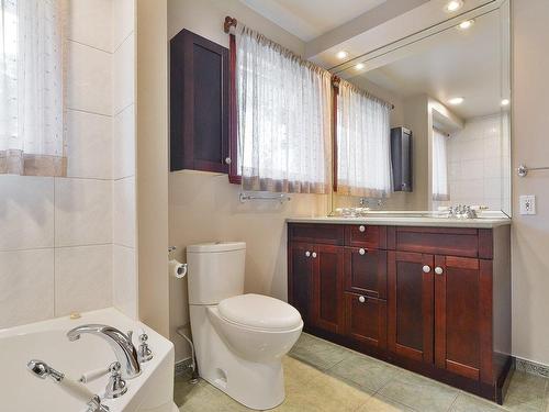 Salle de bains - 210 Rue King-Edward, Longueuil (Le Vieux-Longueuil), QC - Indoor Photo Showing Bathroom