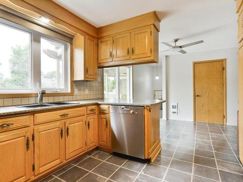 Cuisine - 210 Rue King-Edward, Longueuil (Le Vieux-Longueuil), QC - Indoor Photo Showing Kitchen With Double Sink