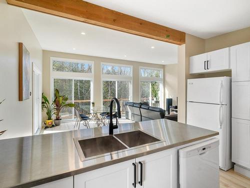 Cuisine - 164 Ch. Dubois, Val-Des-Monts, QC - Indoor Photo Showing Kitchen With Double Sink