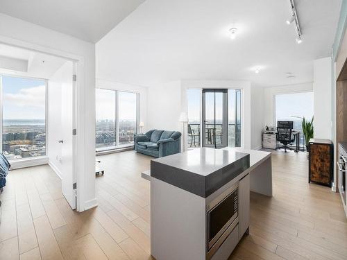 Vue d'ensemble - 3404-1188 Rue St-Antoine O., Montréal (Ville-Marie), QC - Indoor Photo Showing Living Room