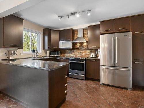 Kitchen - 3960 Crois. Oscar, Brossard, QC - Indoor Photo Showing Kitchen With Upgraded Kitchen